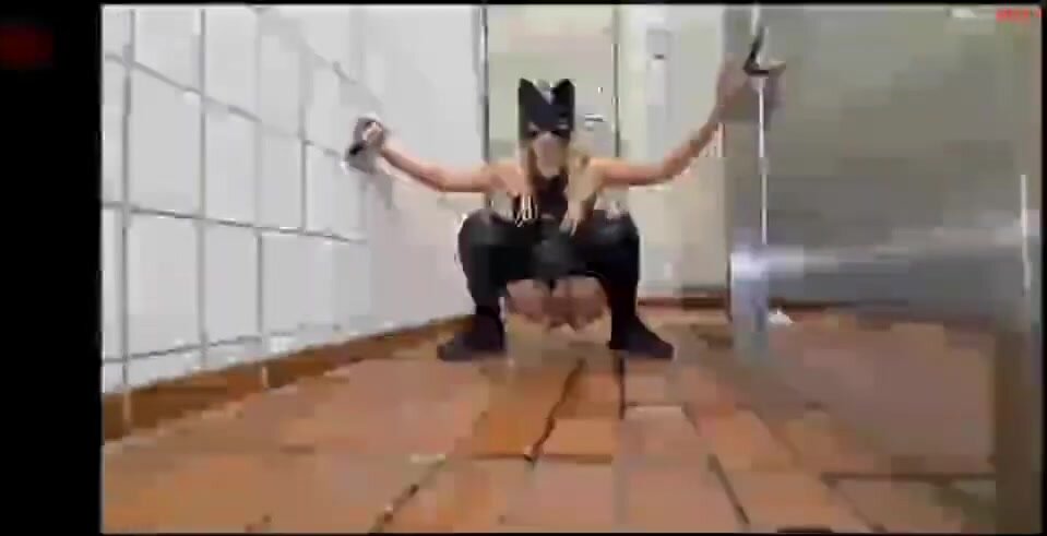 Peeing on the bathroom floor - video 2