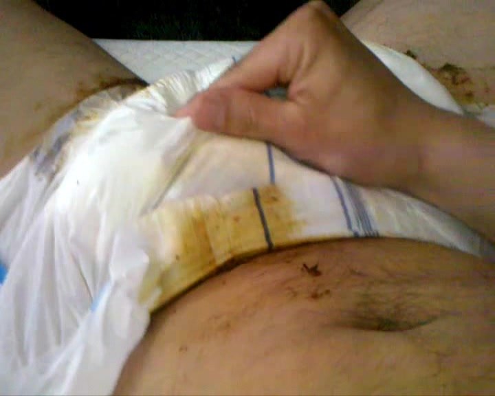 Jerking off with shit from my diaper - video 2