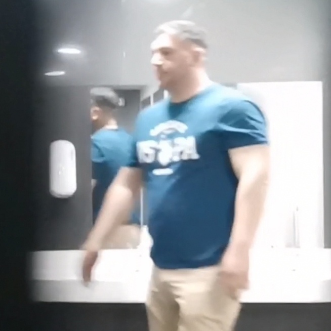 Buff Man takes shit in Mall Toilet (Spy & Farming)