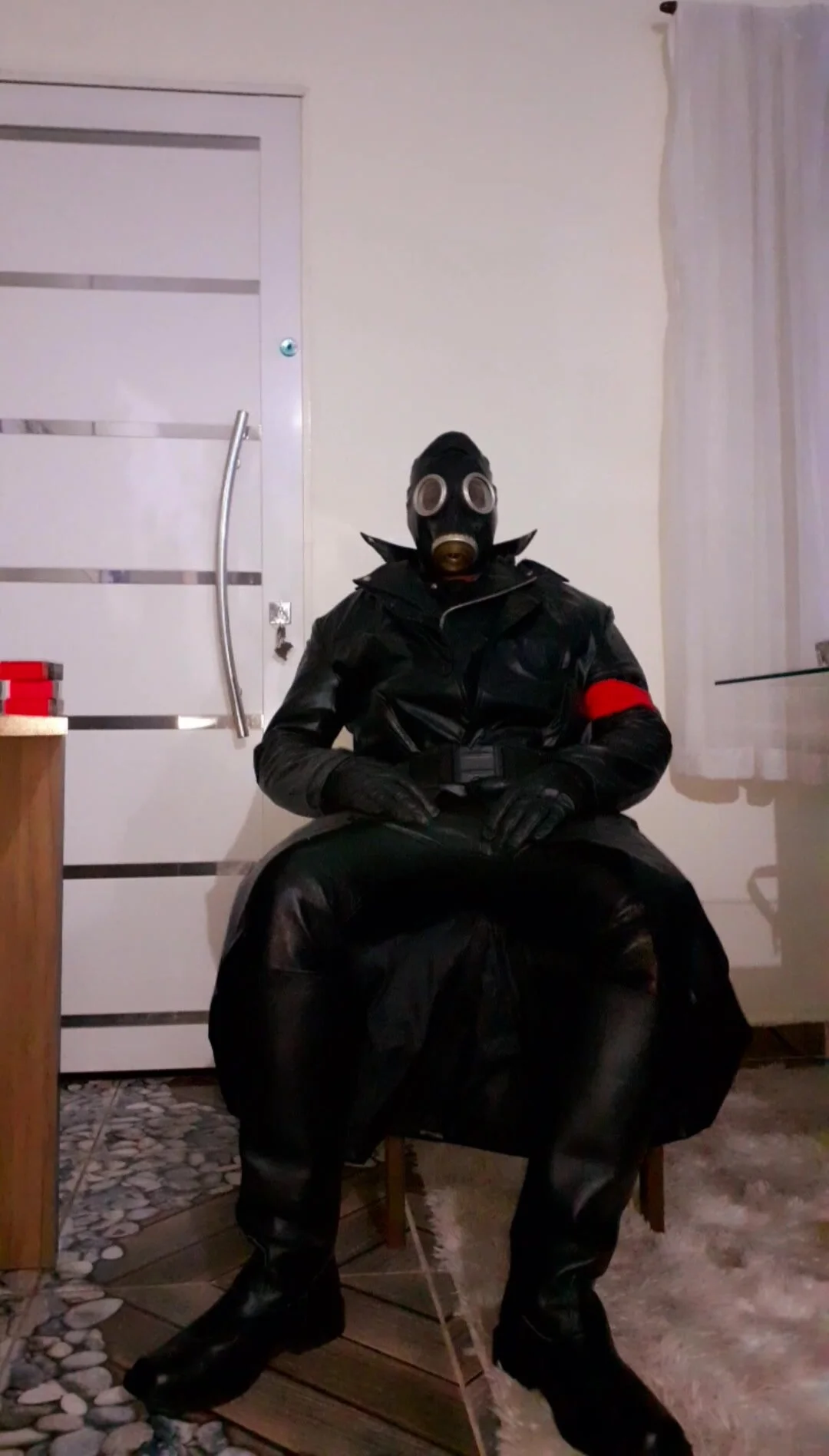 Video: Military full leather smoking, gasmask rubber - ThisVid.com