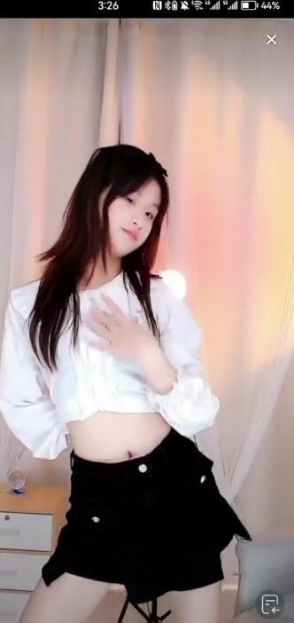 Tok live navel fingering and show