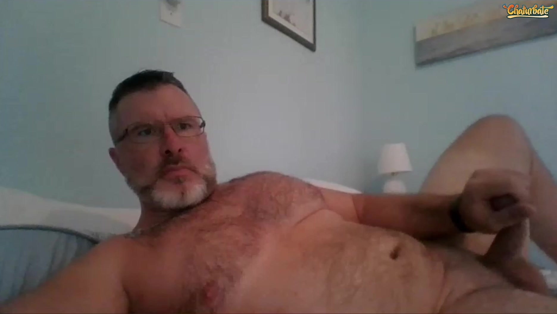 beefy daddy strokes on cam