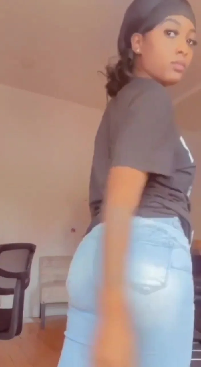 Video: Slim thick farts - ThisVid.com