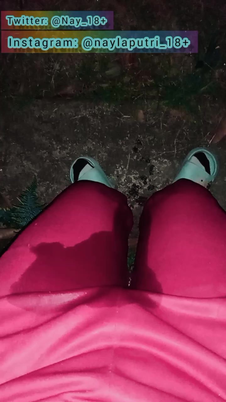 Another Indonesian girl pee her trackpants