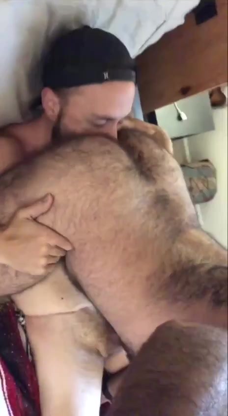 Rimming hairy ass - video 3