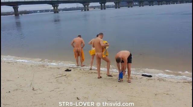 Naked guys - skinny dip (28)