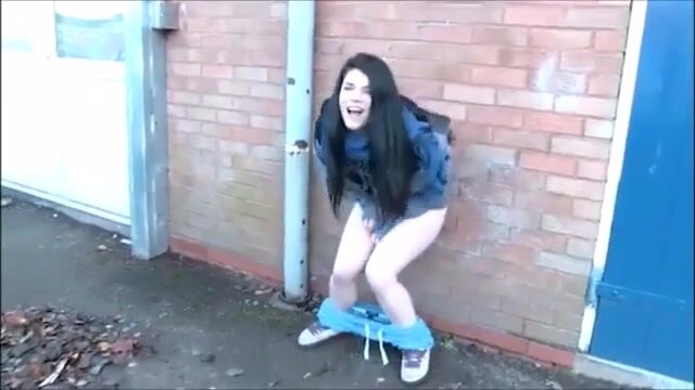 Hot British Black Haired Babe Pisses in an Alleyway
