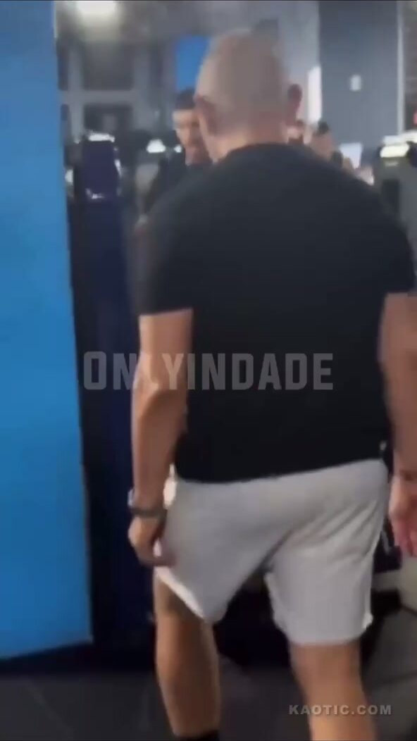 Hot naked dude at the gym causing trouble