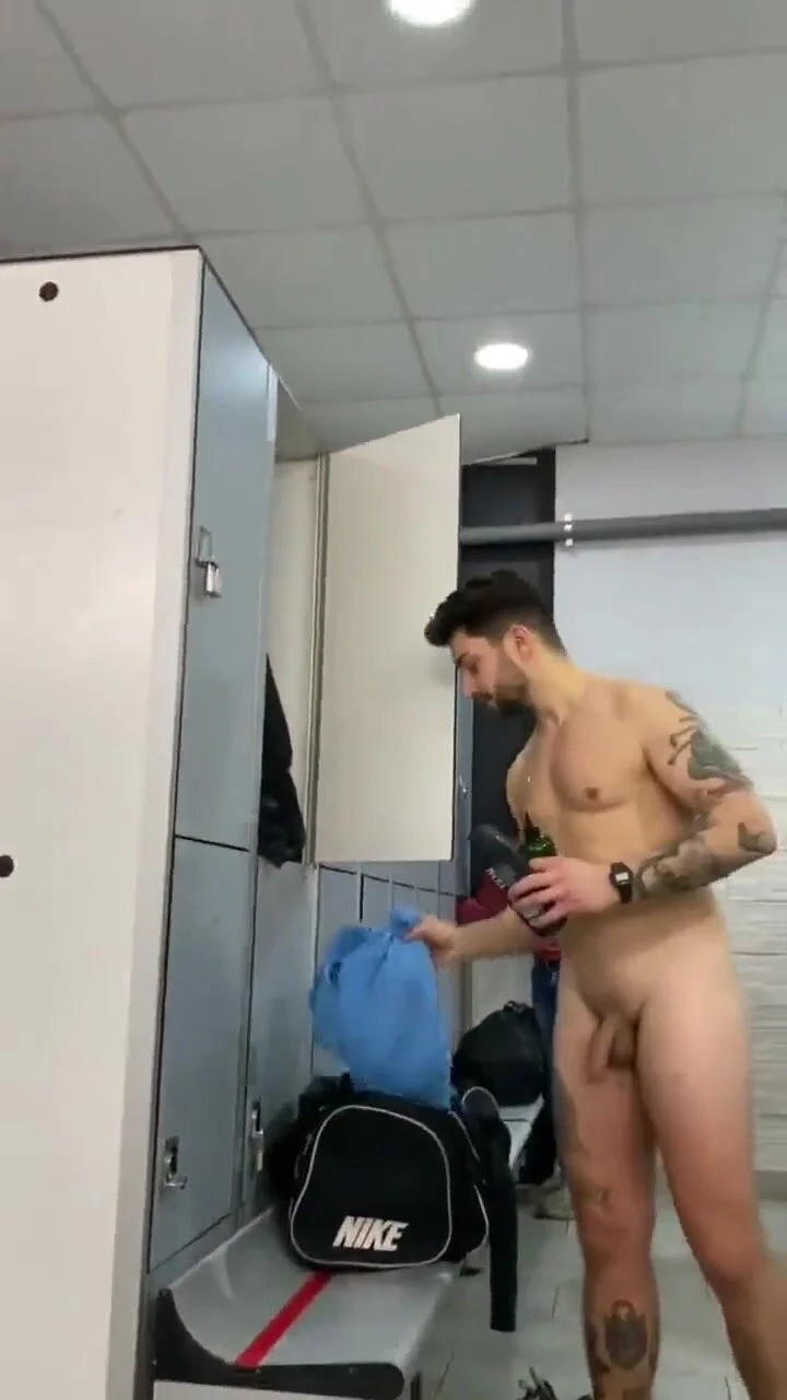 Hot italian naked in locker room - ThisVid.com
