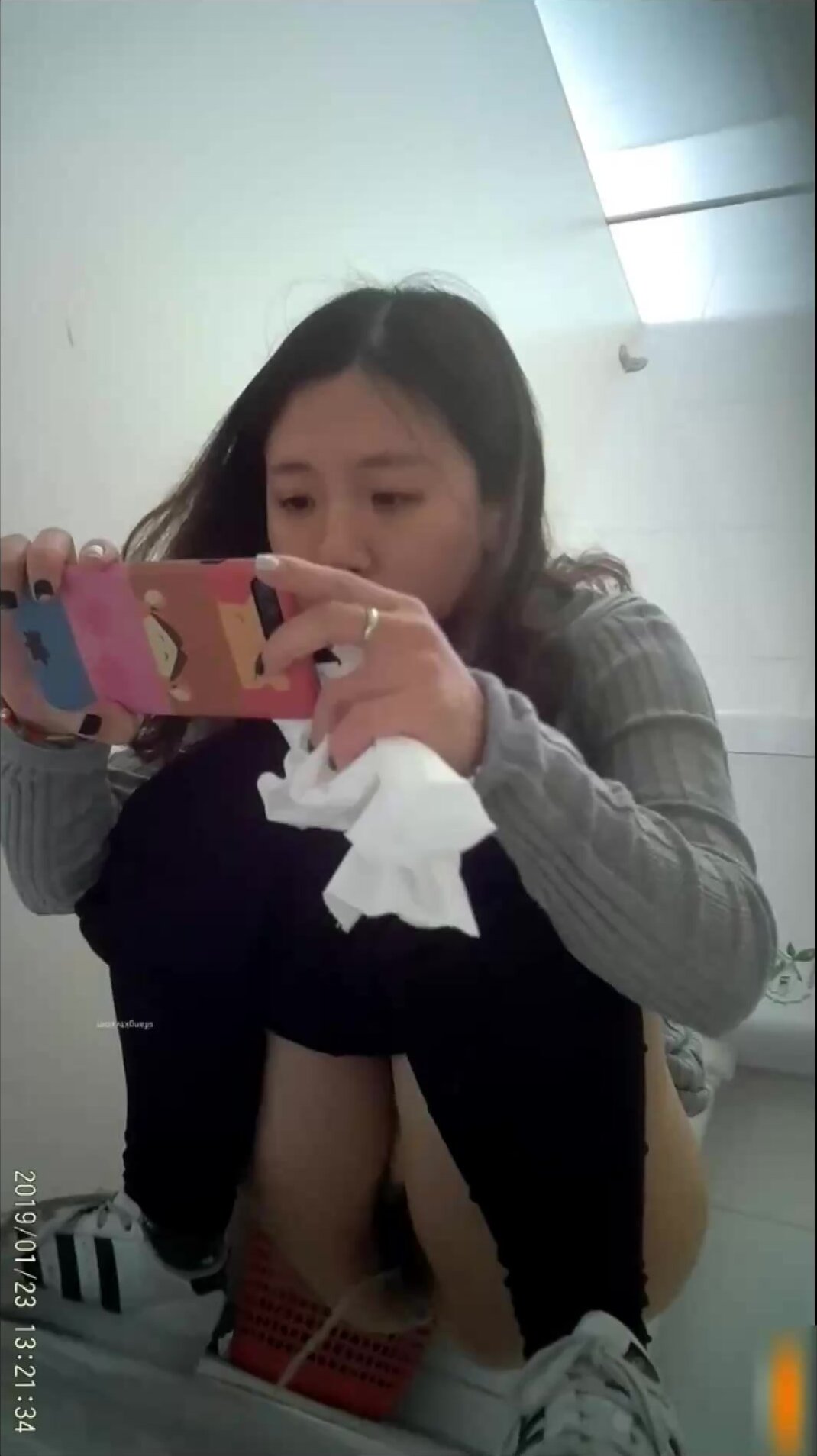 Asian Girl Toilet Voyeur - video 10