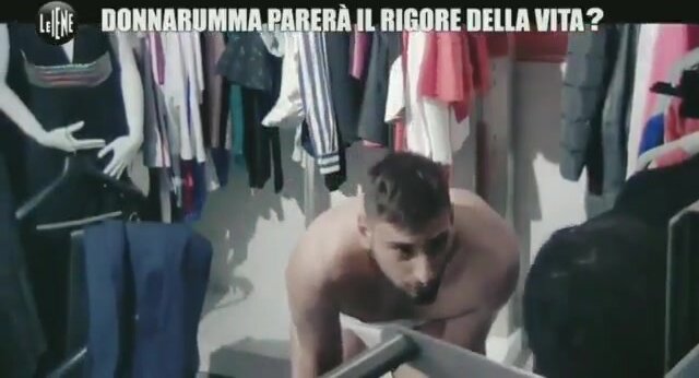 Italian footballer bulge