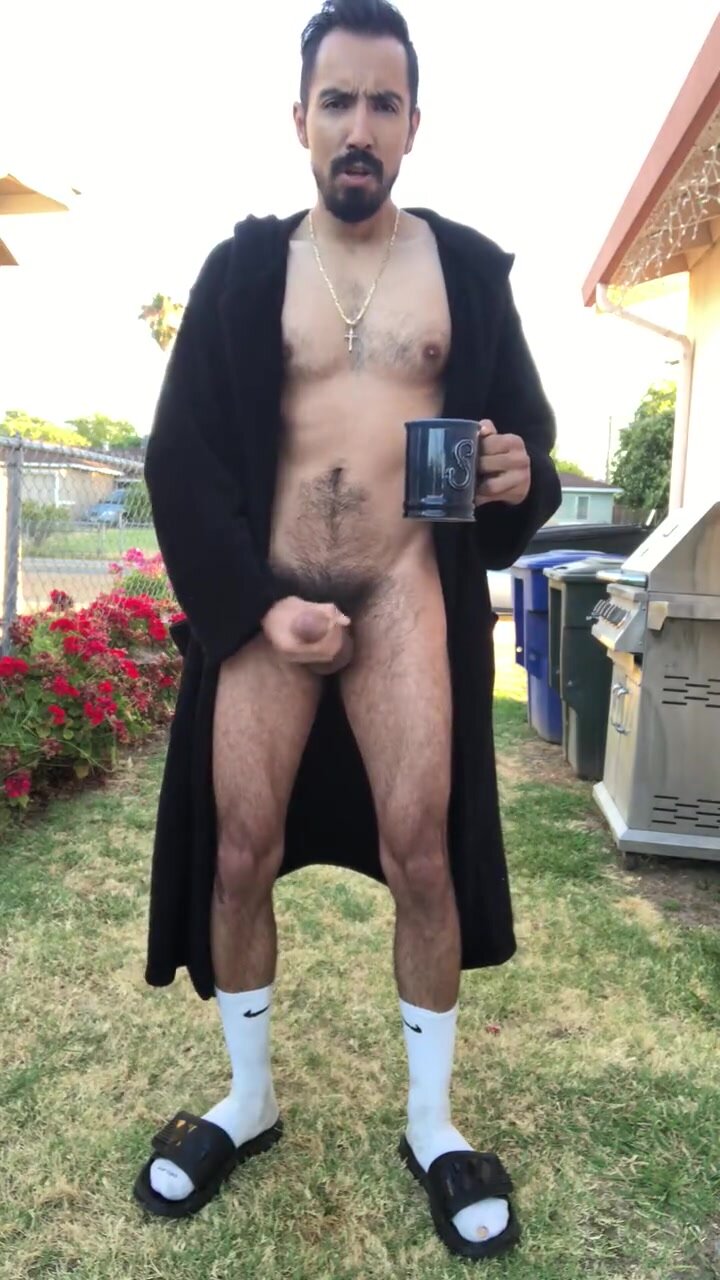 Shameless suburban dad nuts in yard