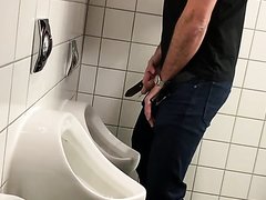 Voyeur urinal - video 4