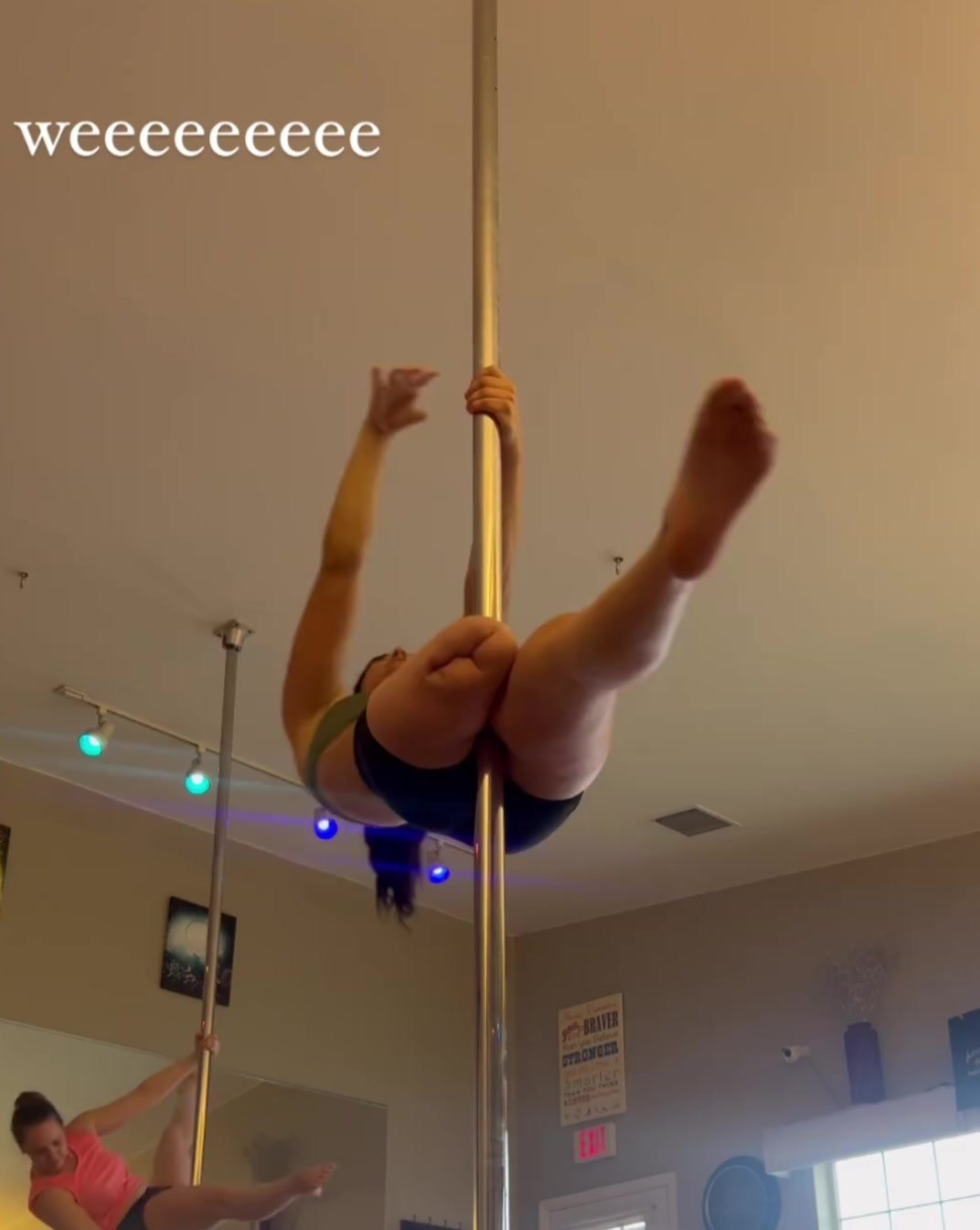 Amputee pole dancer 3