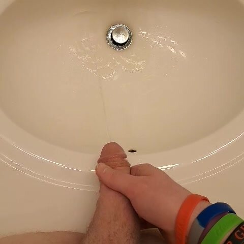 Desperate teen pees in sink