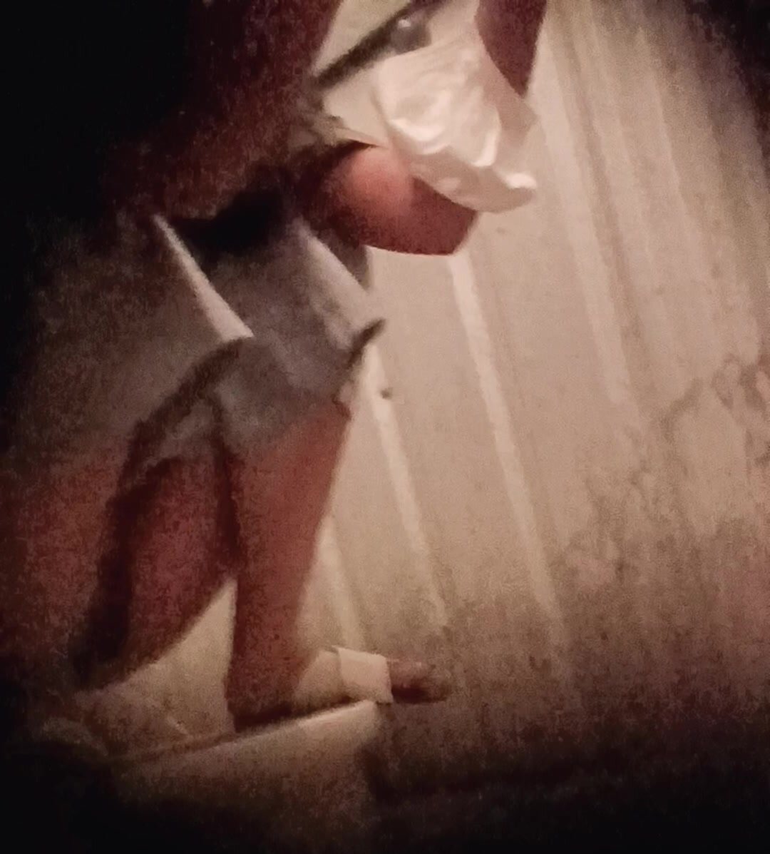 thai girl toilet pissing