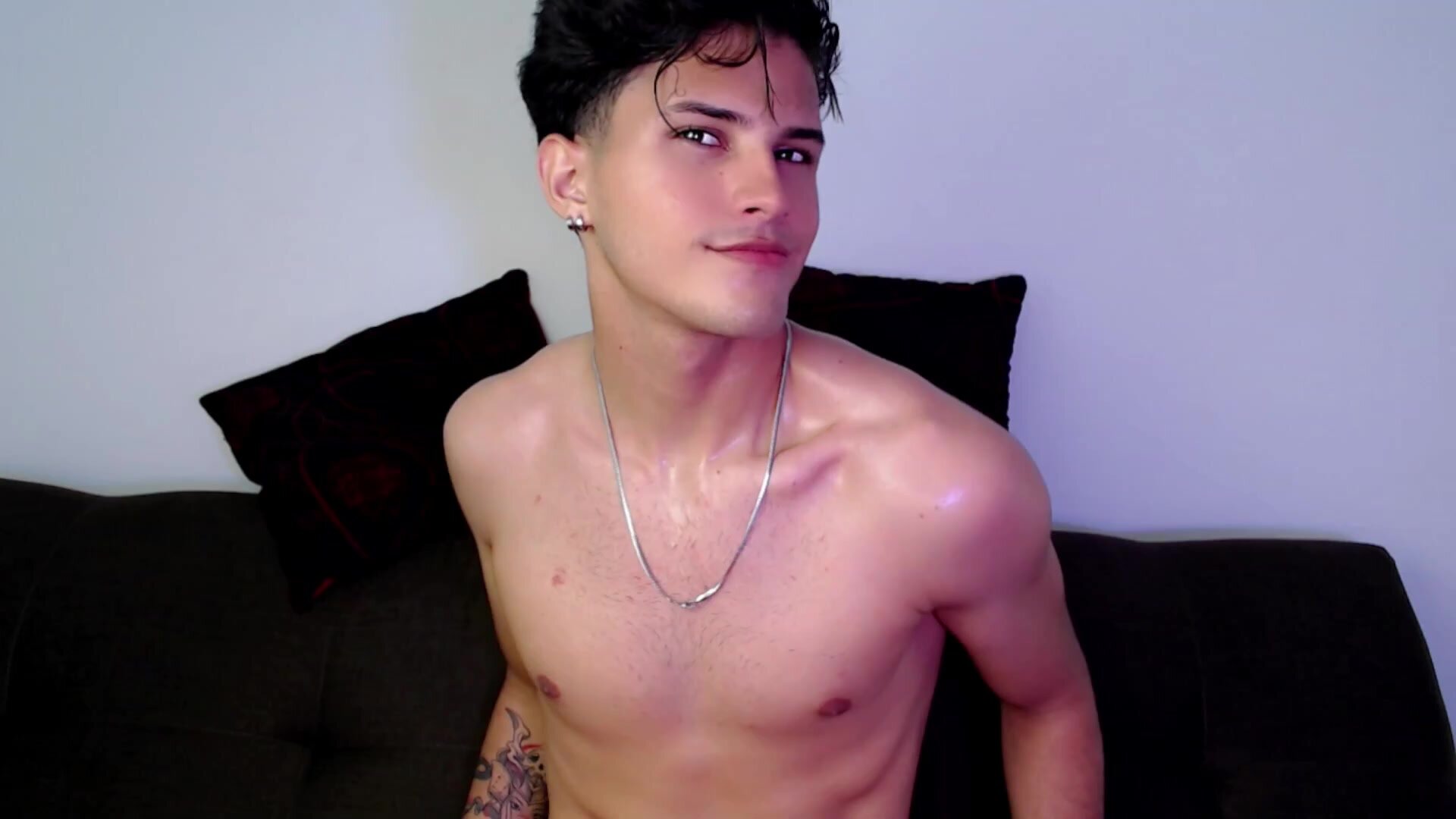 Cute Twink shakes cakes