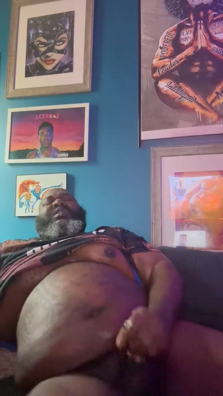 FAT  BLACK DADDY JERKING OFF - LOAD CUM - VIDEO 1