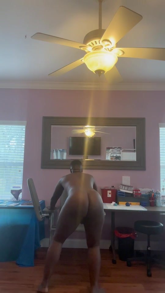 Big booty Bae shaking it for me