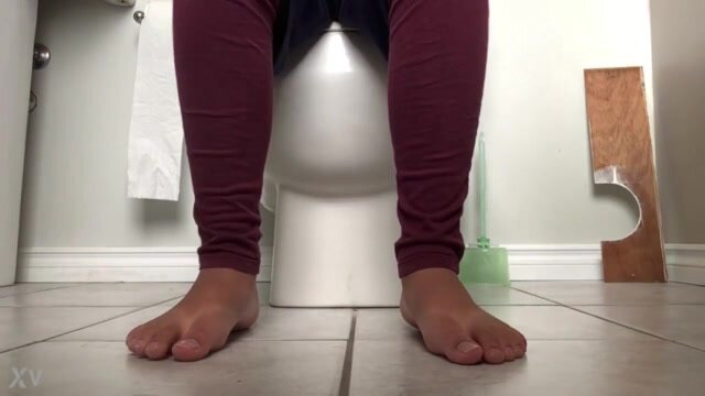 Toilet farting - video 16