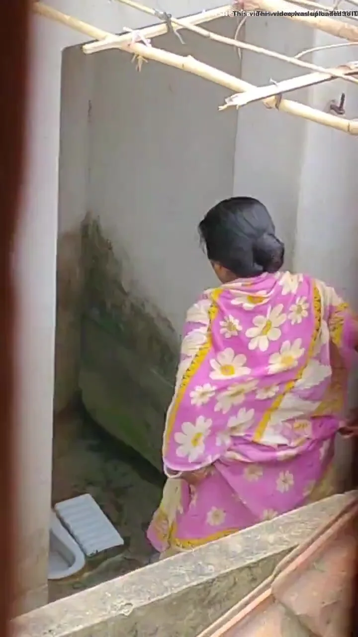 Video: Desi aunty hidden - video 3 - ThisVid.com