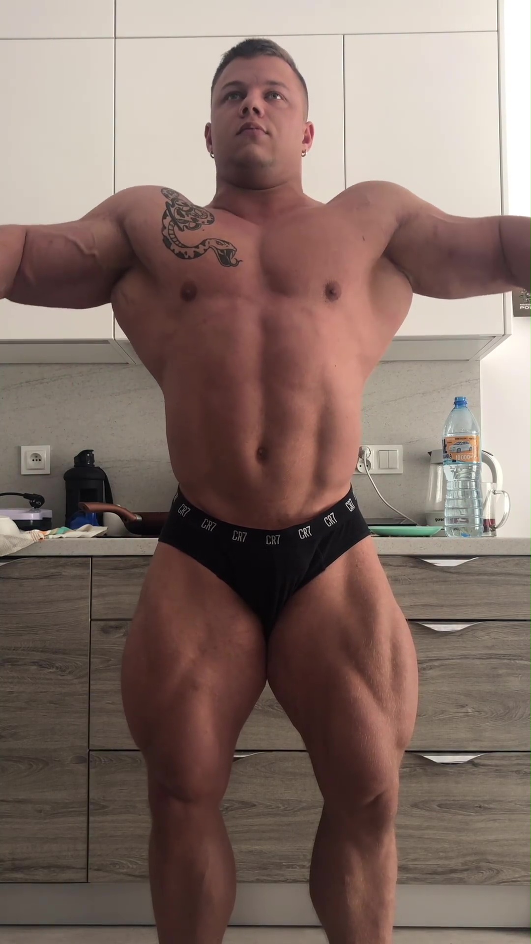 Wow!!-Sexy bodybuilder posing