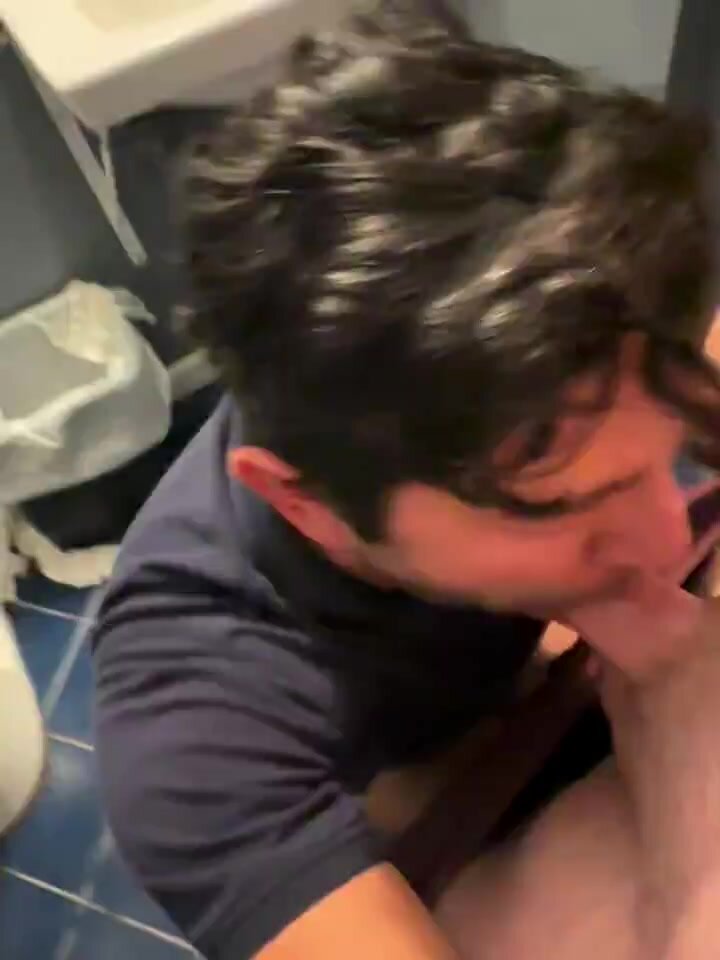 Married daddy sucks cock in public restroom