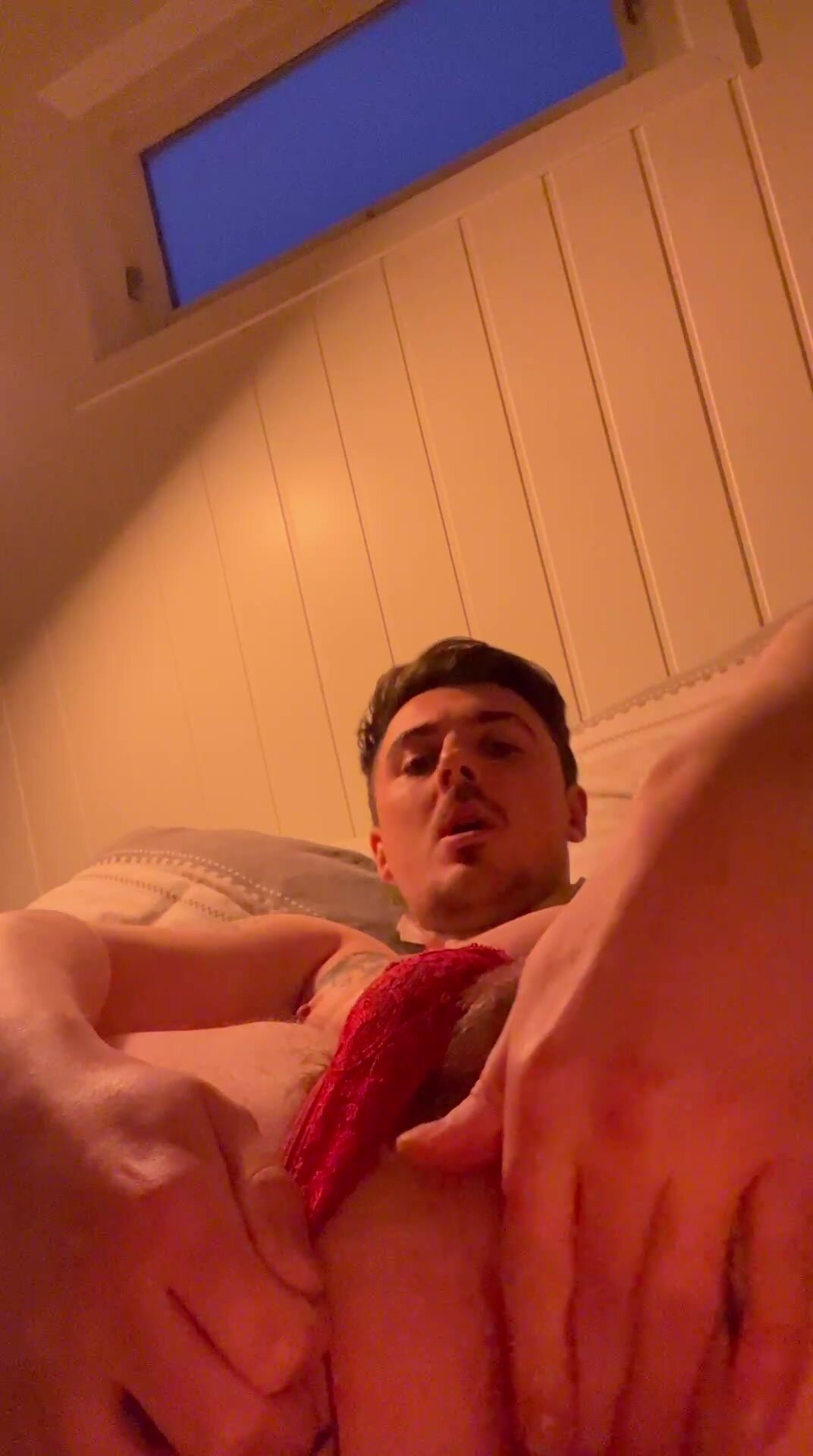 Verbal British fingers hole