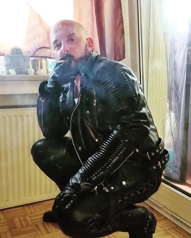 Leather smoker - video 63