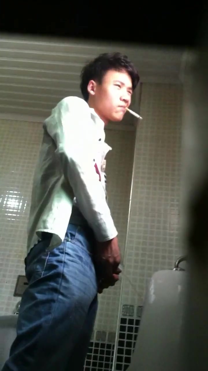 ASIAN BOY PISSING IN THE TOILET 102