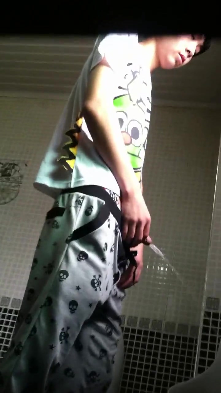 ASIAN BOY PISSING IN THE TOILET 103