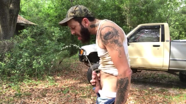 REDNECK DADDY PISSING FOR YOU