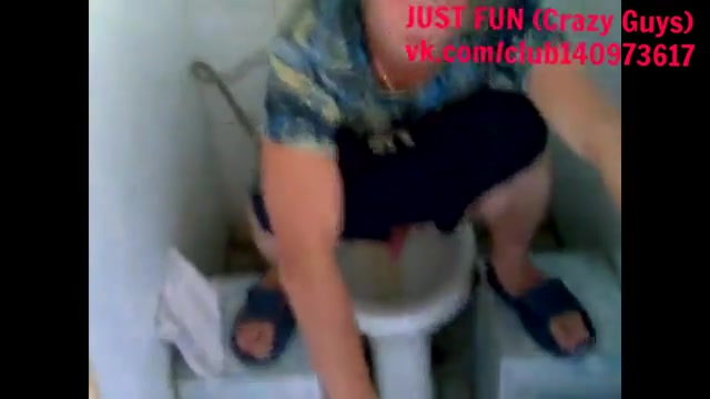 CRAZY RUSSIAN BOY SHITTING ON TOILET