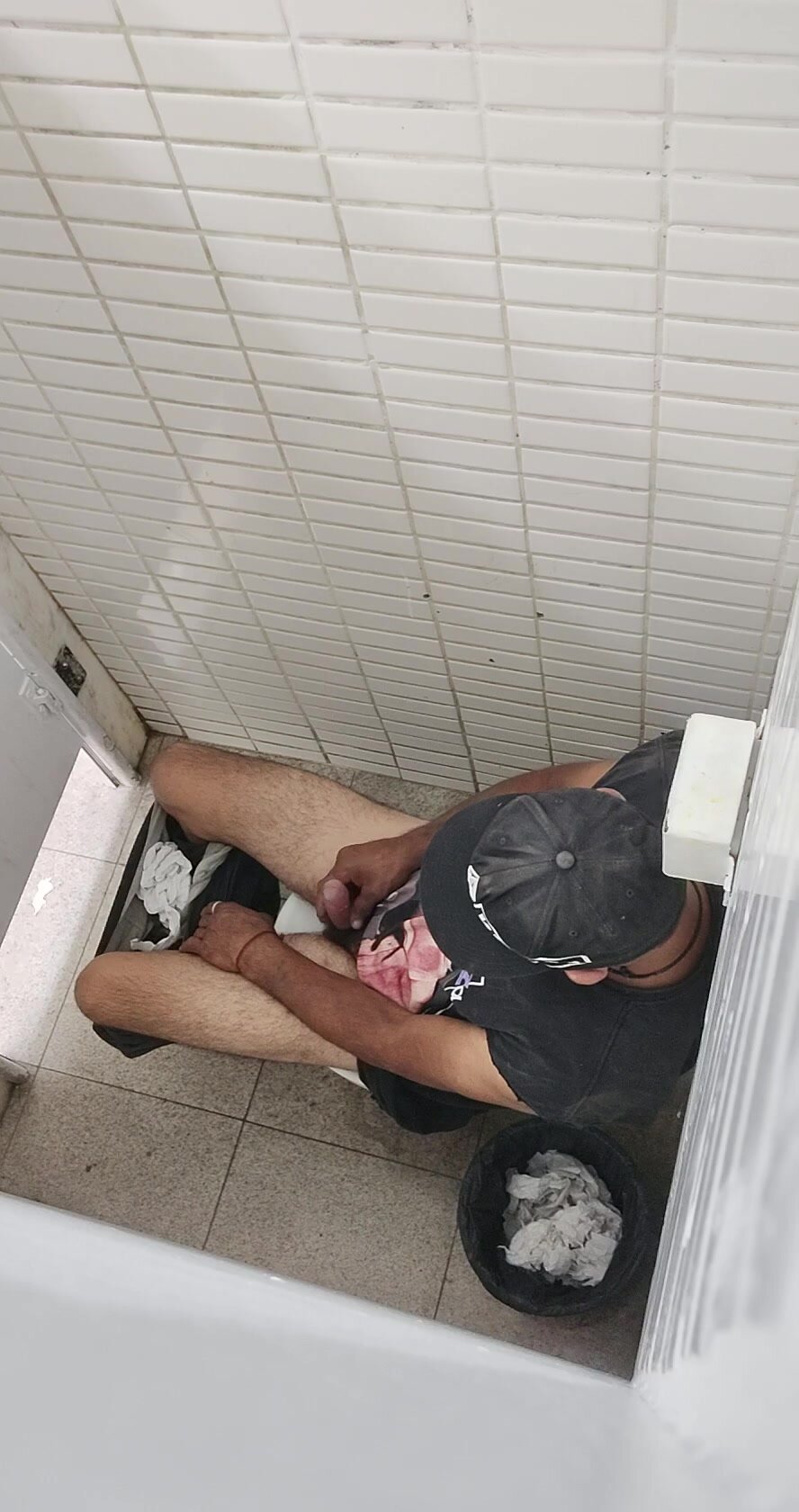 Homeless wank - video 2