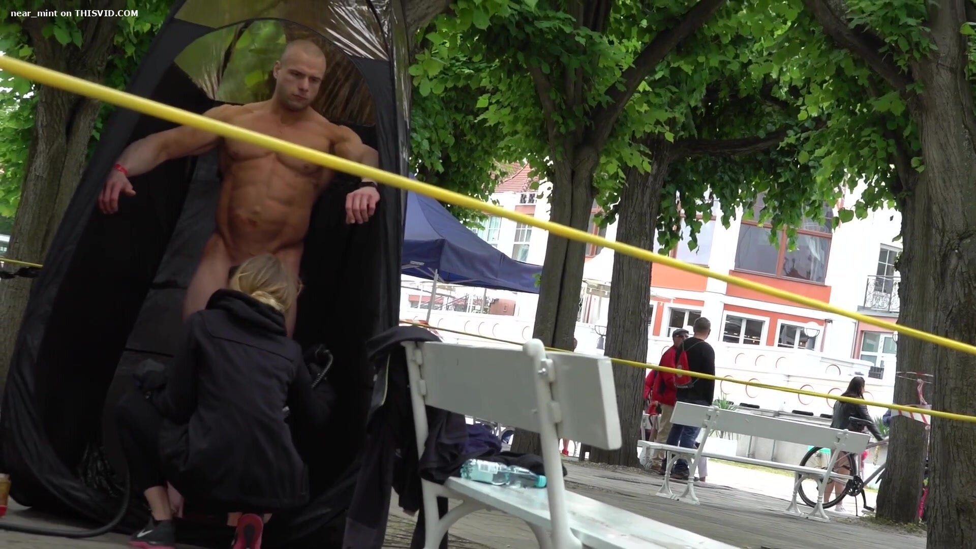 Nude Bodybuilder Caught Spray Tanning Outside