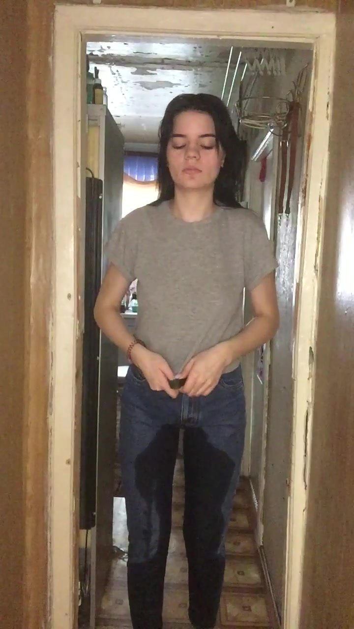 hot girl peeing in her jeans and panties