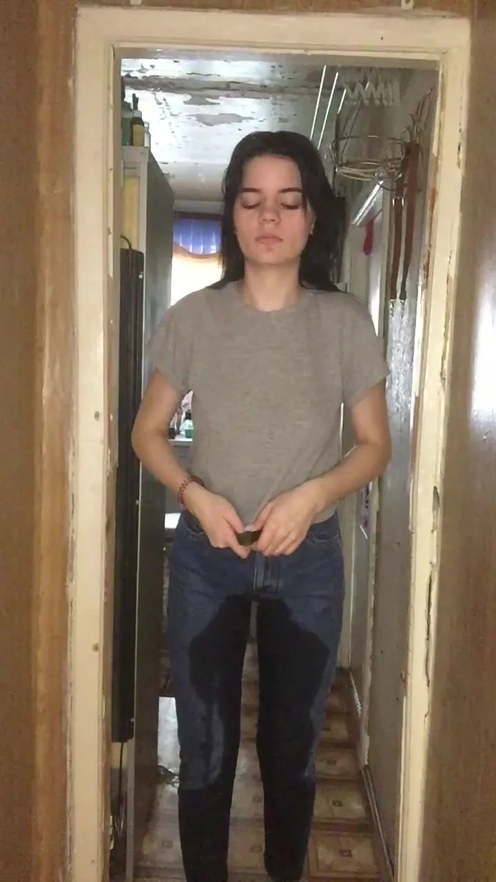 Video: Hot girl peeing in her jeans and panties - ThisVid.com