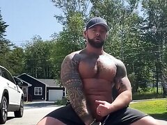 Hot str8 married beef pisses & cums in his driveway