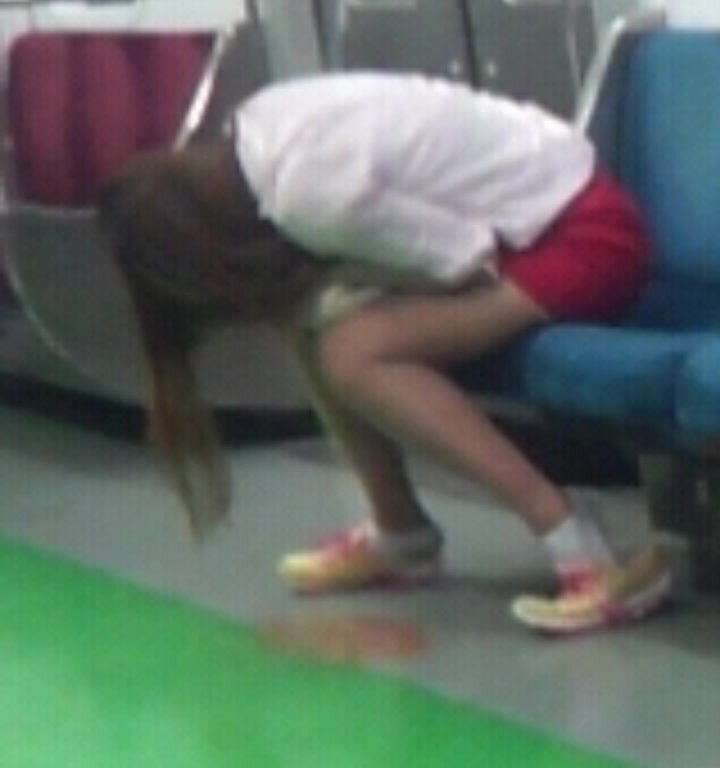 korean girl vomit in train - video 2