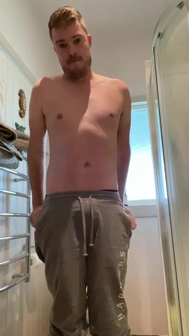 Uk lad exposing himself - ThisVid.com