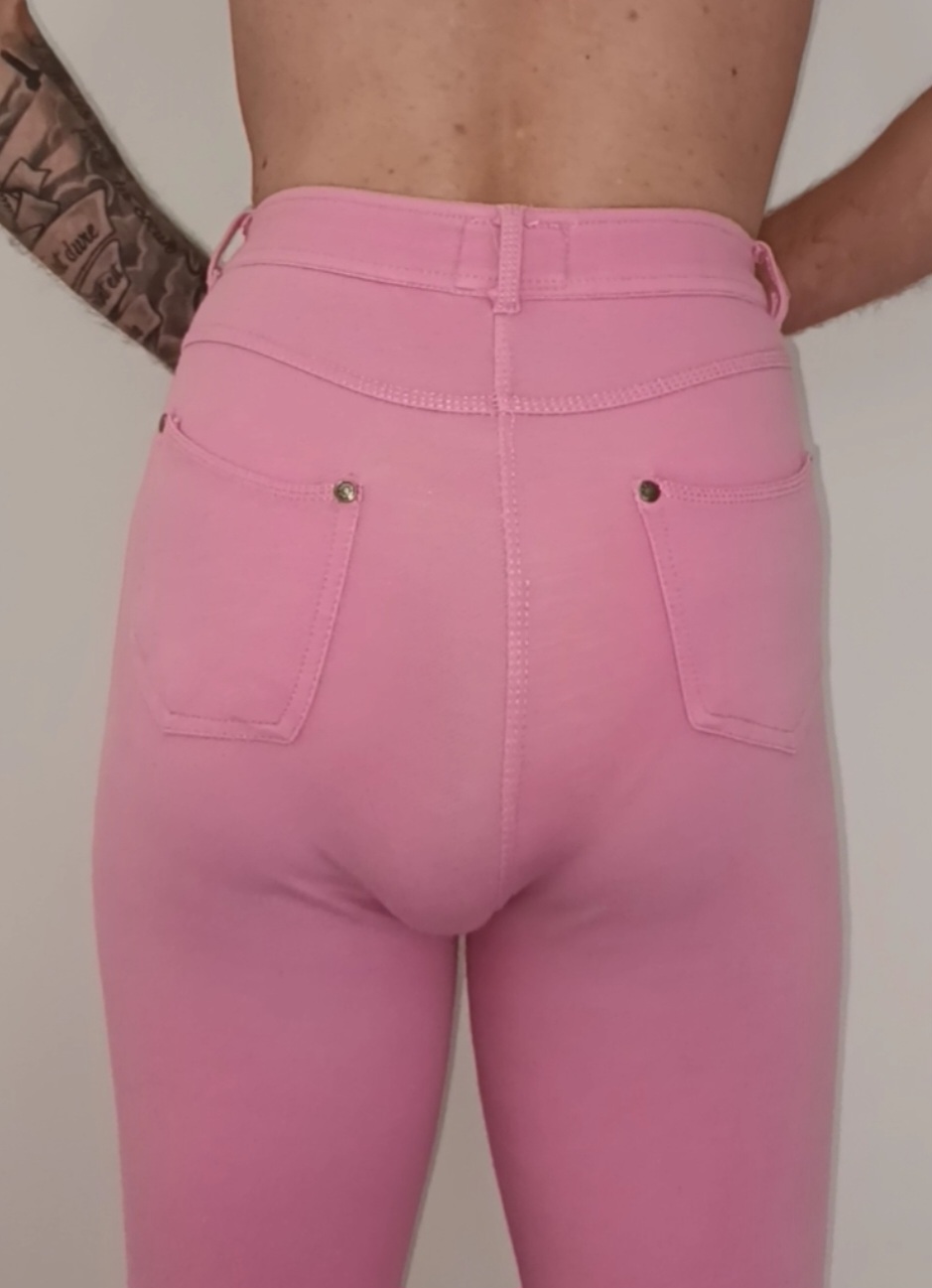 Lexiie in pink pants poops in her white panties
