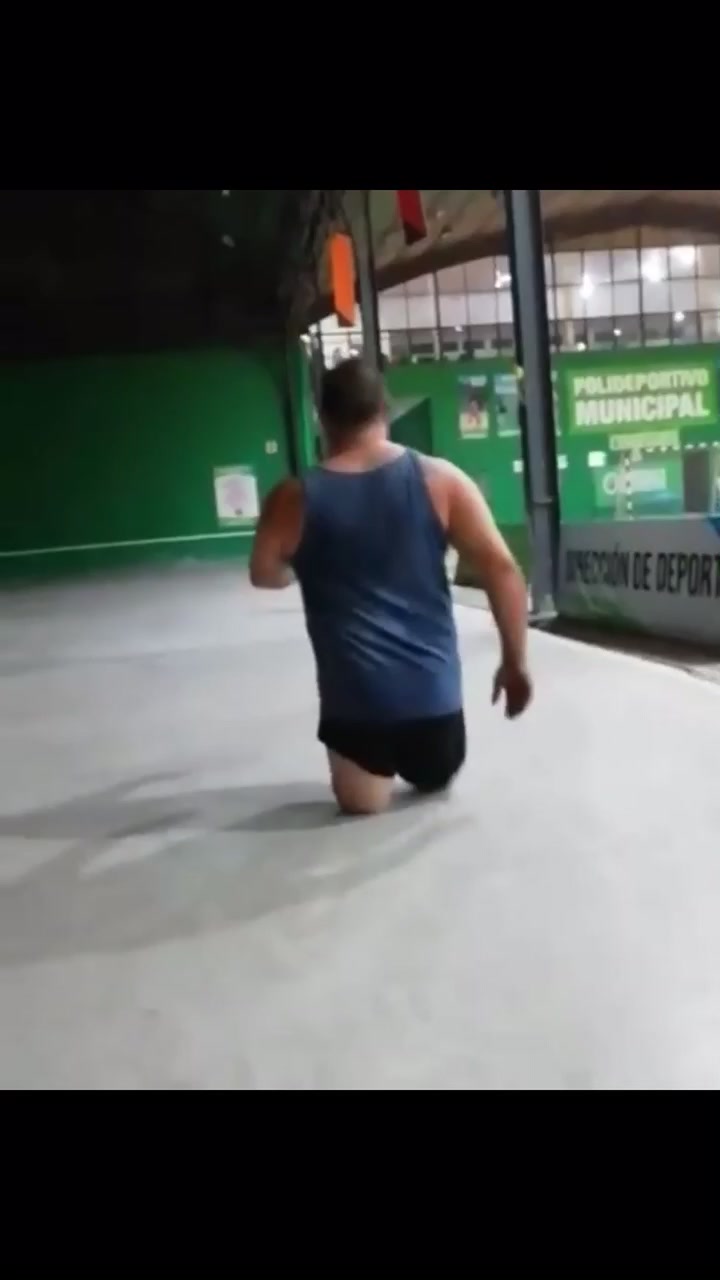 Dak walking on stumps