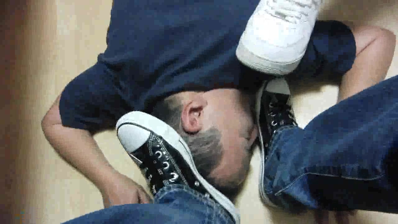 (Repost) My friends trampled my face with AF1 and Converse.