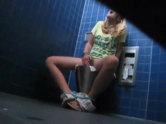 toilet masturbating girl catches voyeur