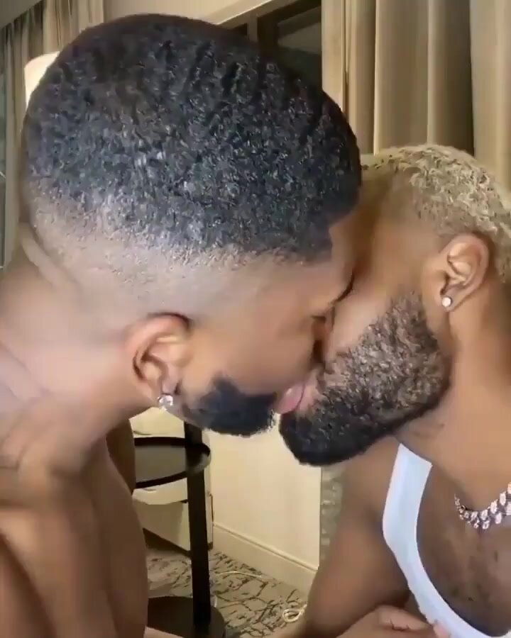 Sexy Kissing 5