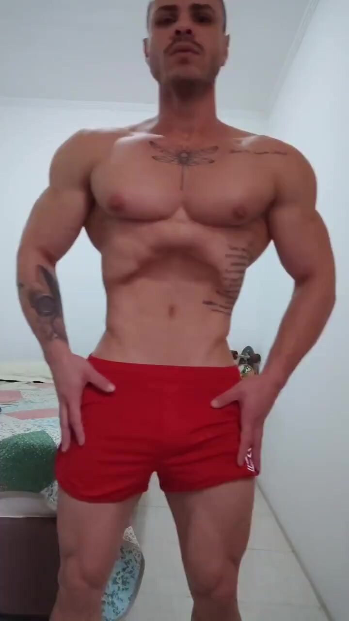 Muscle guy shows muscles - video 2