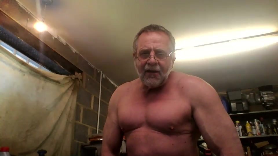 Handsome daddy bear fingers his ass and cums for you