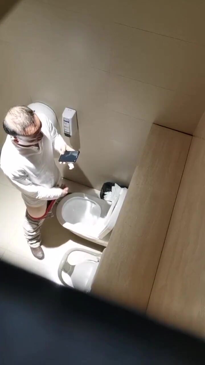 Daddy Toilet Jacking Off 120