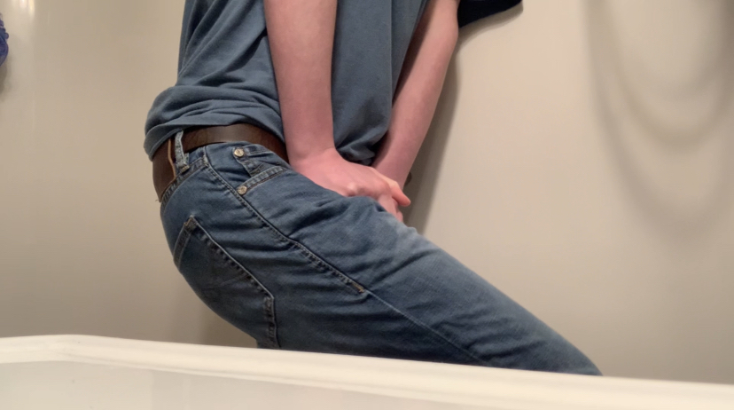 Pee desperation and jeans wetting
