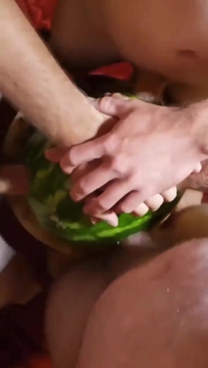 Trio of pigs set up a fuck melon